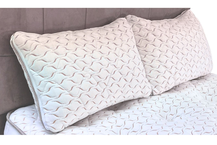 THE ULTIMATE PILLOW